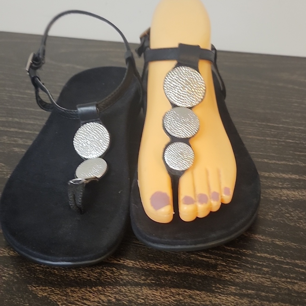 Vionic Black leather T Strap Silver thong sandals Size 7